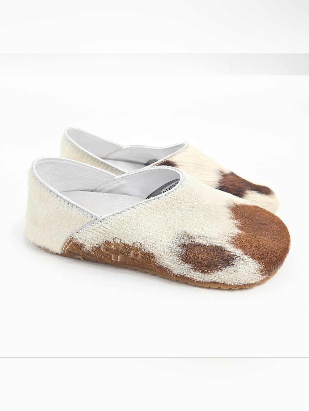 Otz Cowhide Leather Slip-On Flats in White & Brown